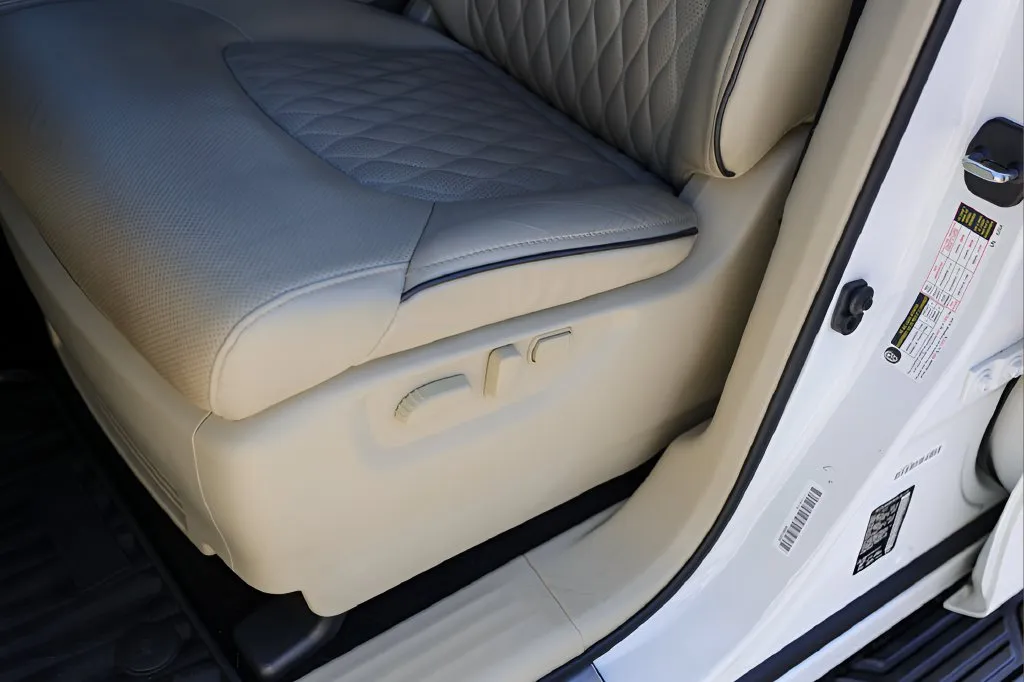 Infiniti QX80 photo 8