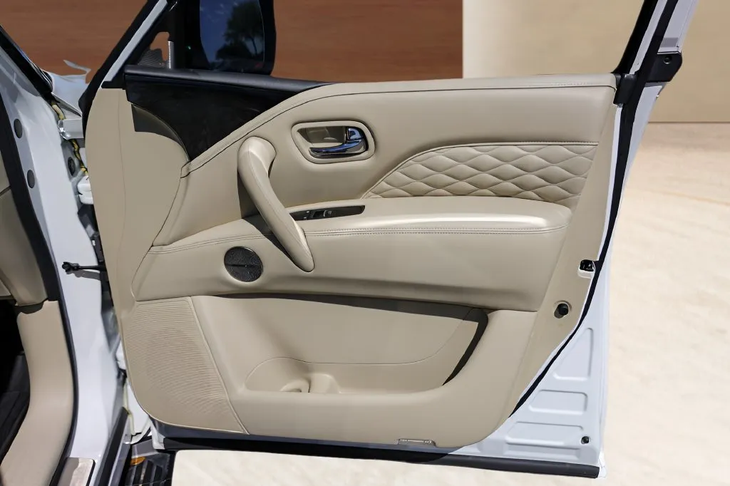 Infiniti QX80 photo 31