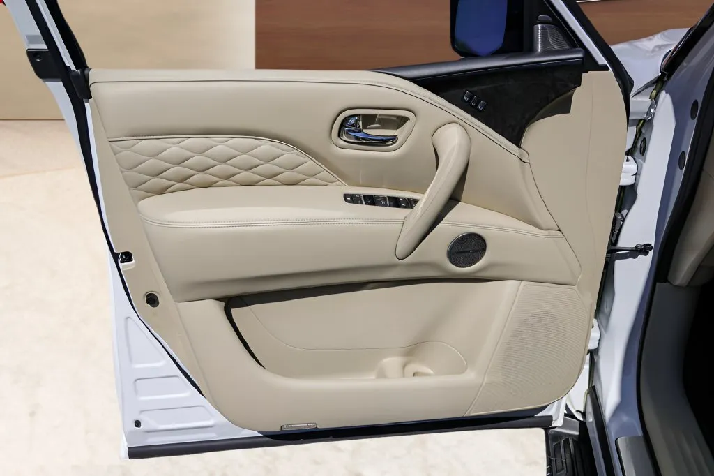 Infiniti QX80 photo 24