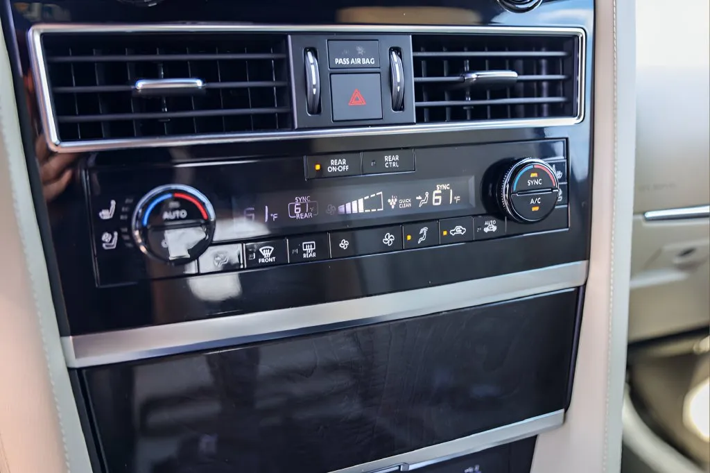 Infiniti QX80 photo 18