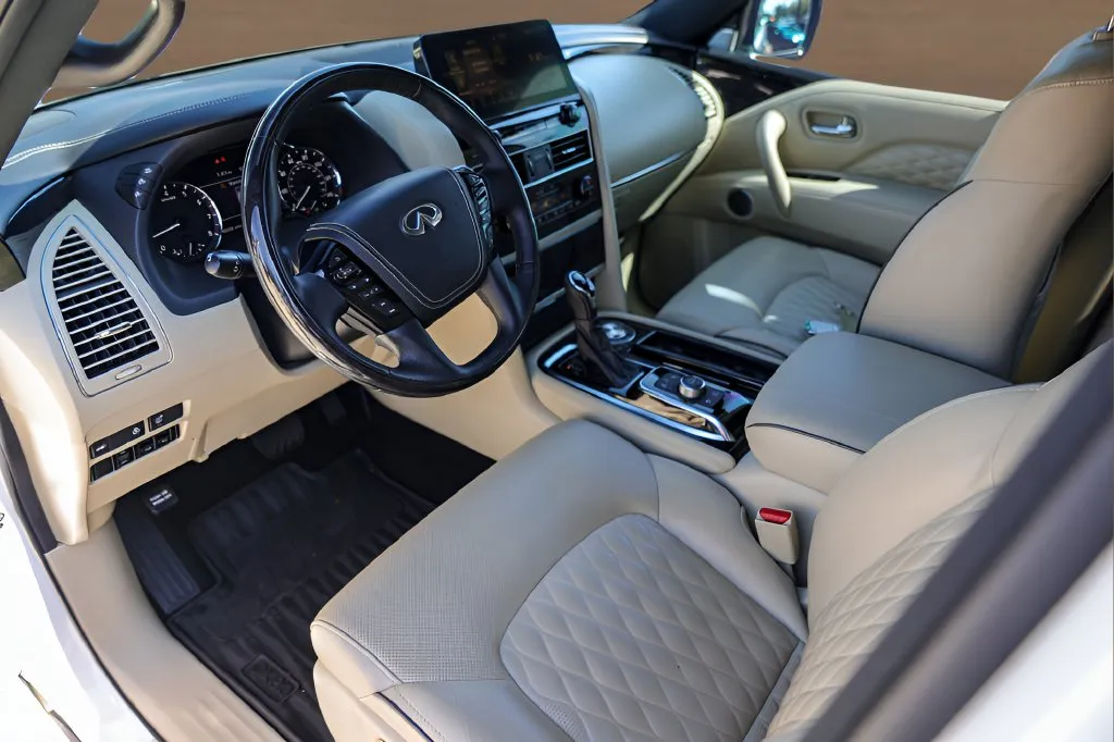 Infiniti QX80 photo 10