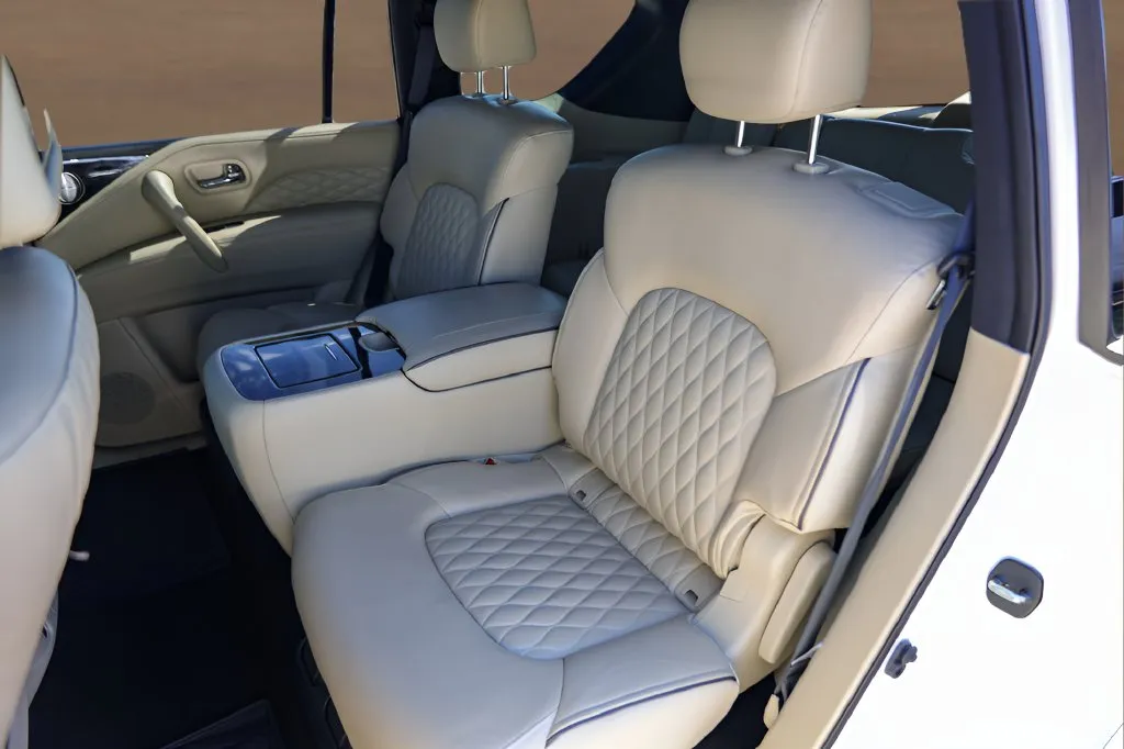Infiniti QX80 photo 25