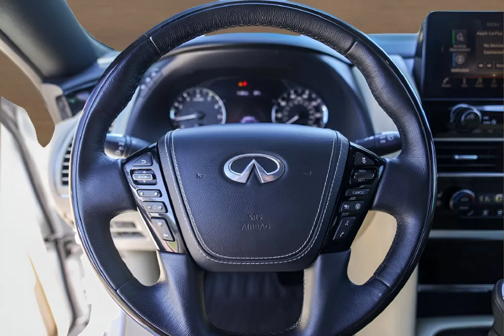 Infiniti QX80 photo 12