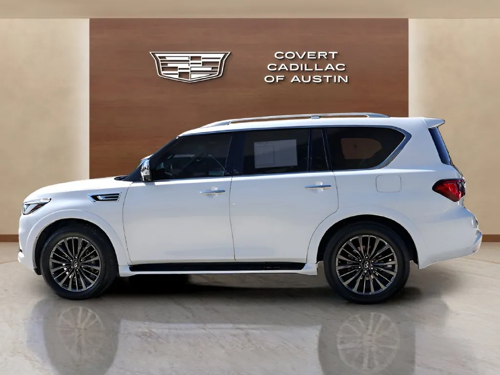 Infiniti QX80 photo 2
