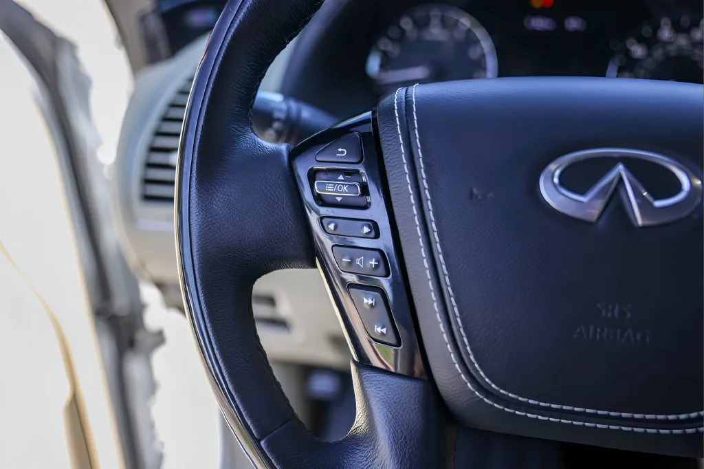 Infiniti QX80 photo 14