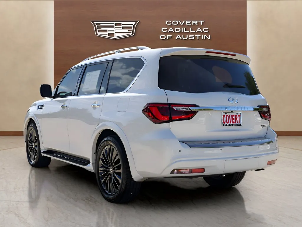 Infiniti QX80 photo 3