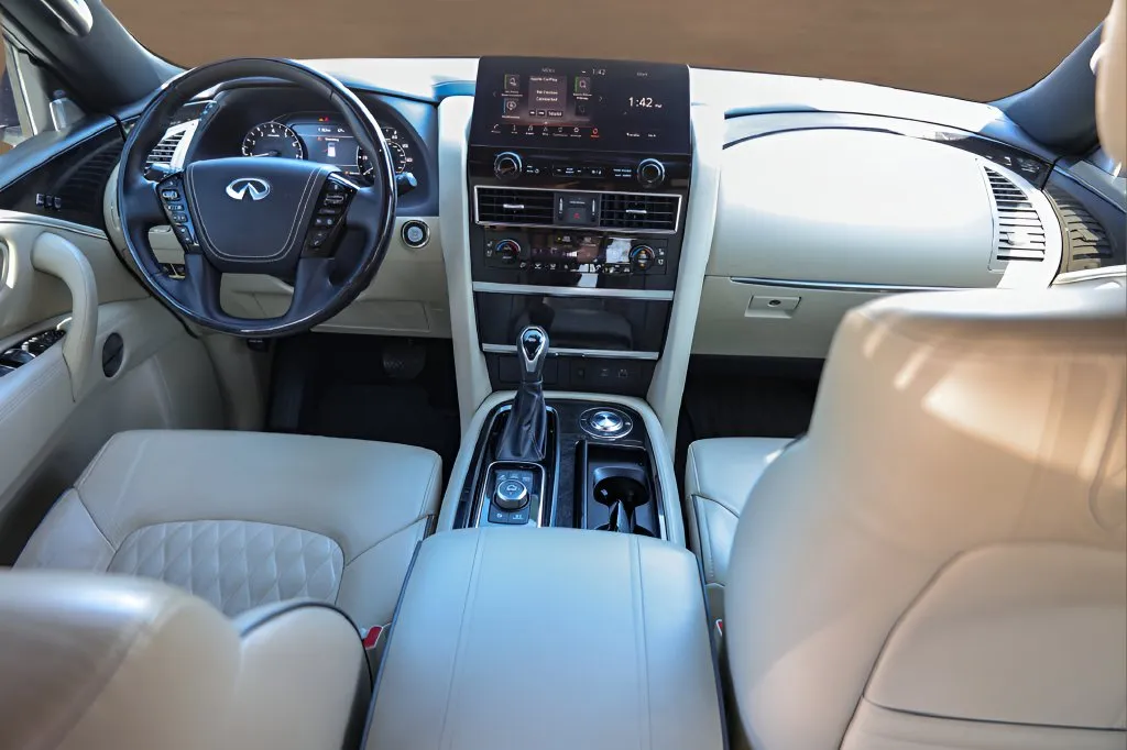 Infiniti QX80 photo 28