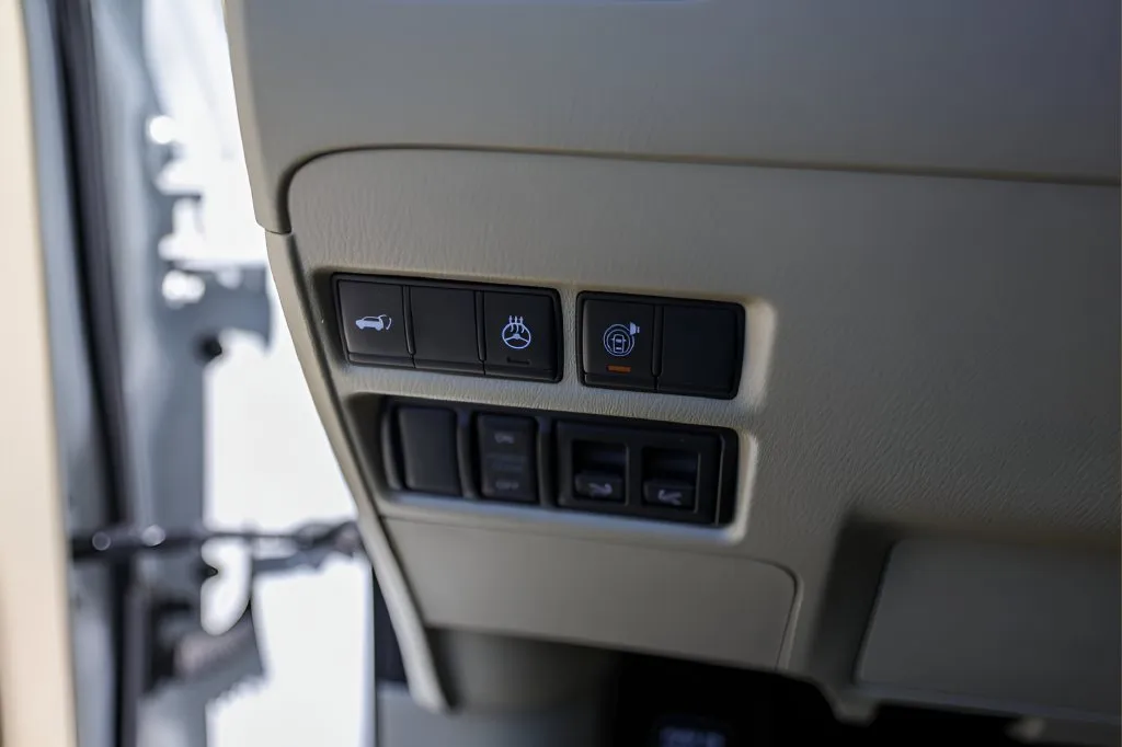 Infiniti QX80 photo 15