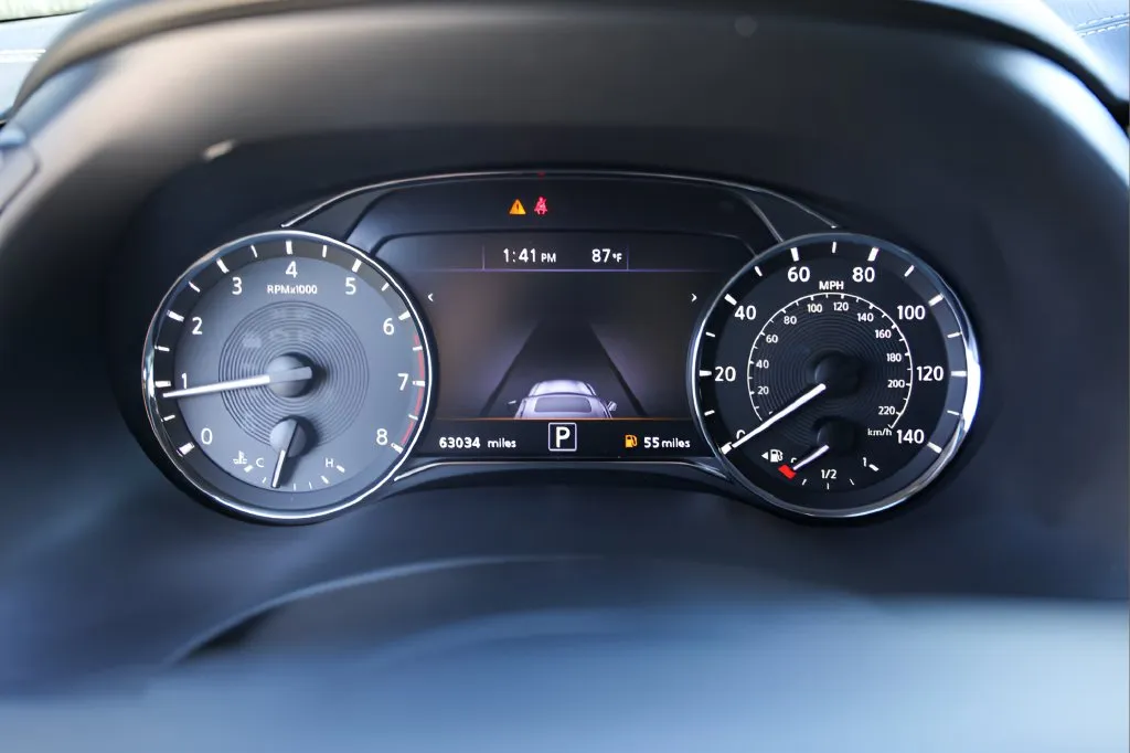 Infiniti QX80 photo 11