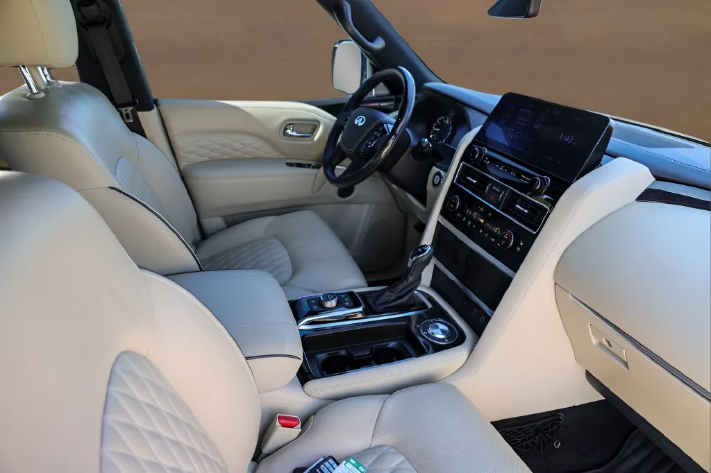Infiniti QX80 photo 32