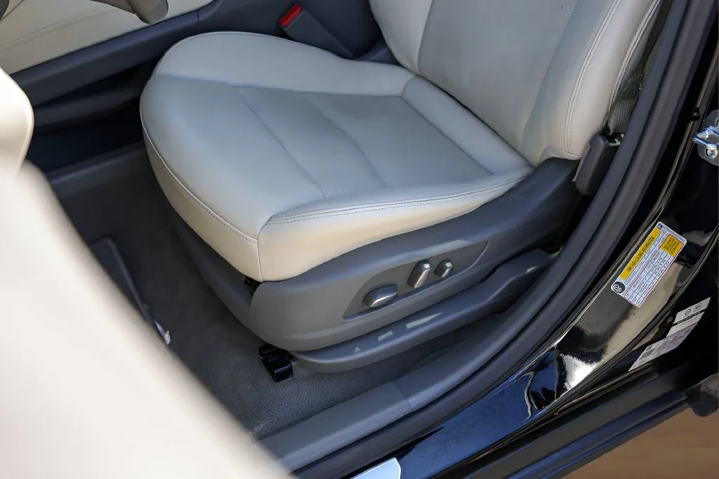 Cadillac XT6 photo 8