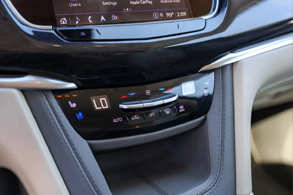 Cadillac XT6 photo 18