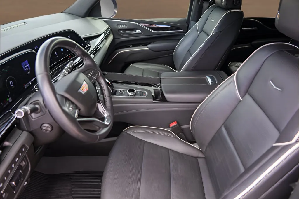 Cadillac Escalade ESV photo 9