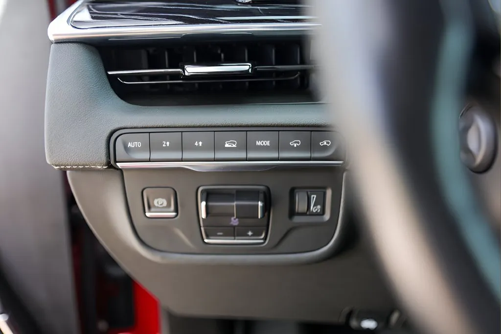 Cadillac Escalade ESV photo 15