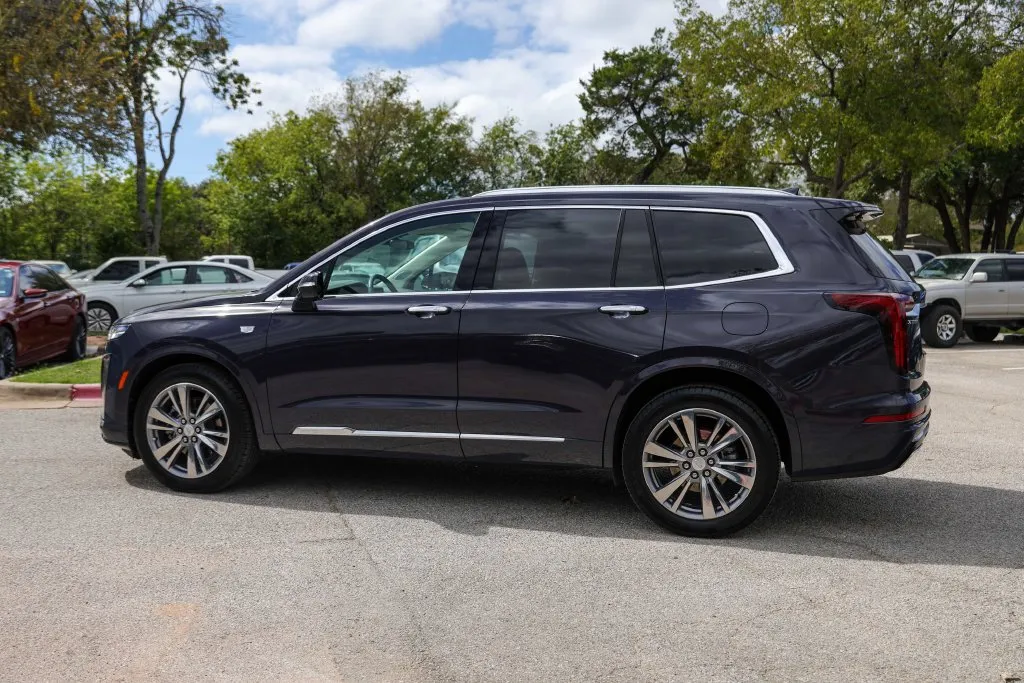 Cadillac XT6 photo 2