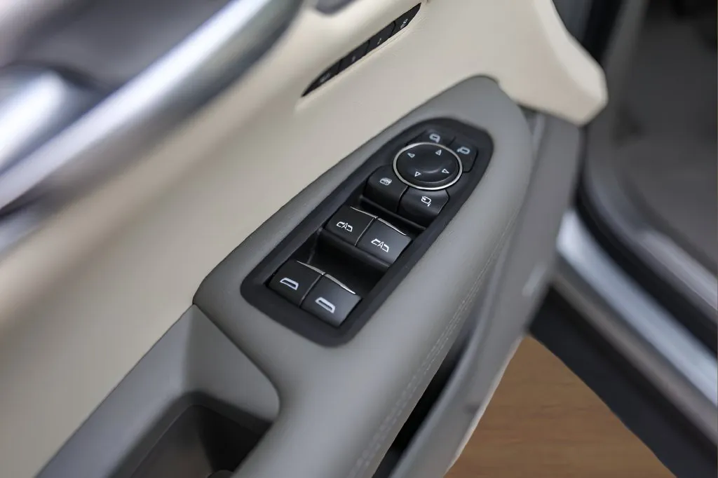 Cadillac XT5 photo 23