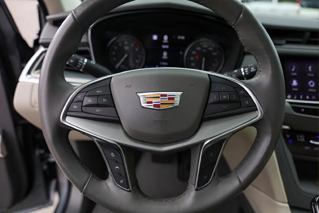 Cadillac XT5 photo 12