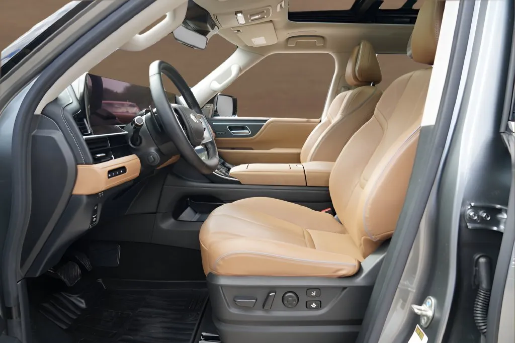 Infiniti QX80 photo 10