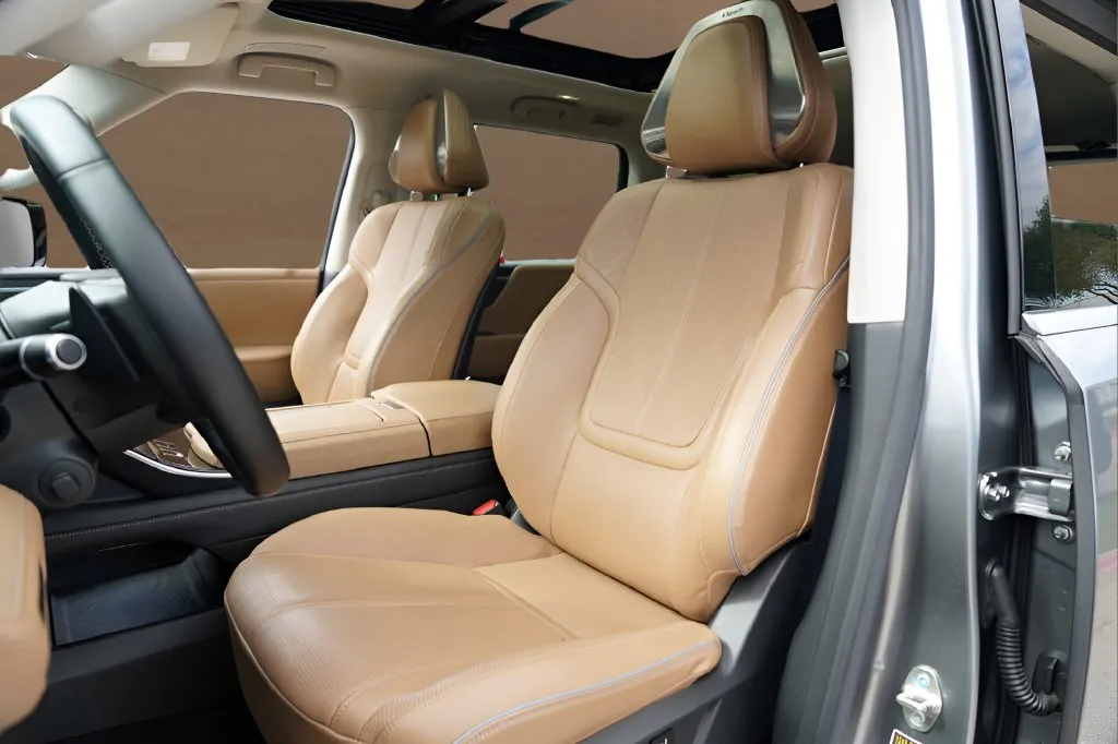 Infiniti QX80 photo 11