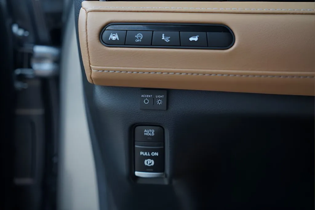 Infiniti QX80 photo 20