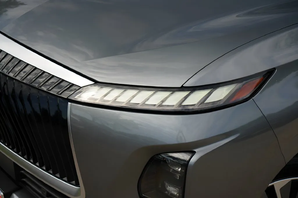 Infiniti QX80 photo 3