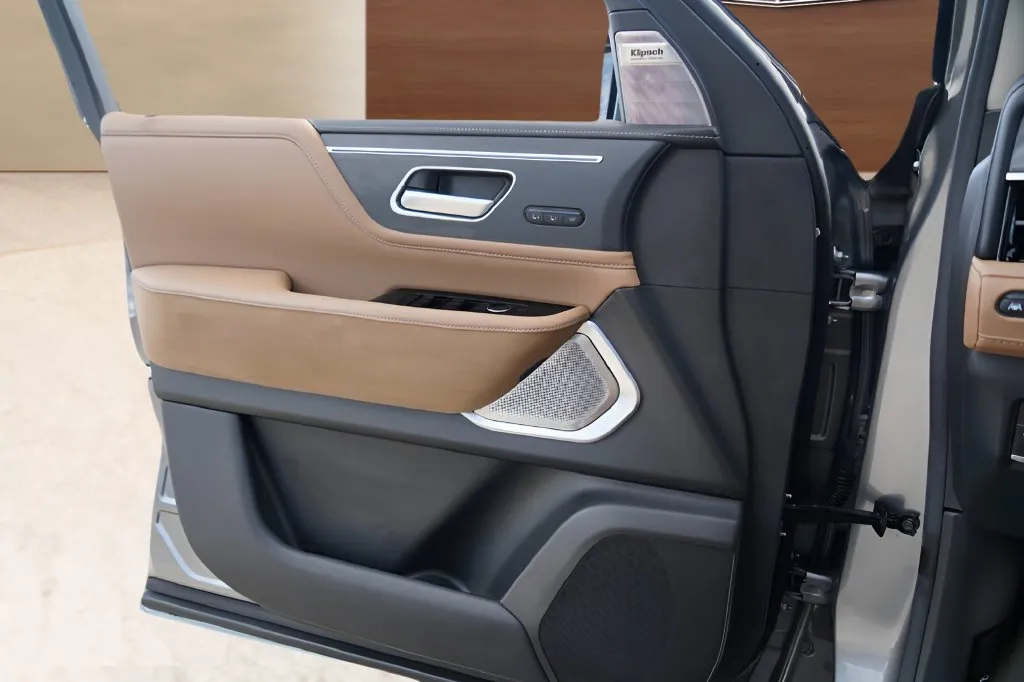 Infiniti QX80 photo 21