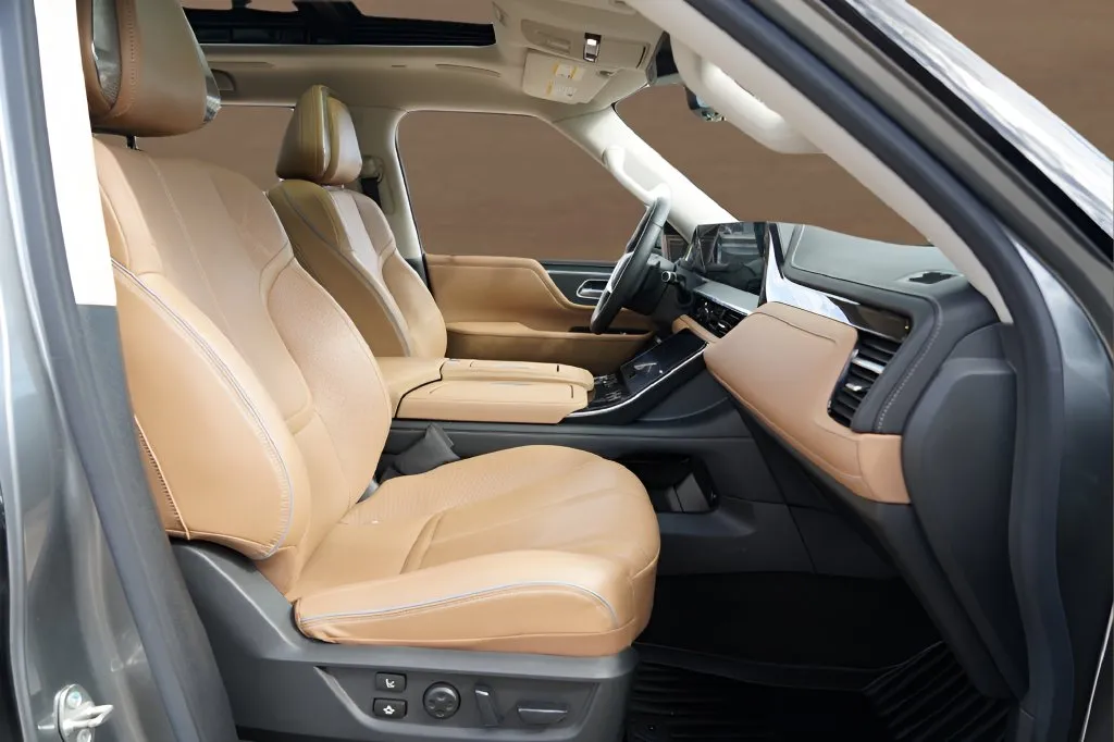 Infiniti QX80 photo 25