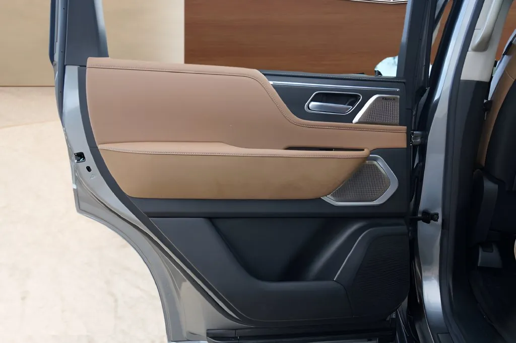 Infiniti QX80 photo 34