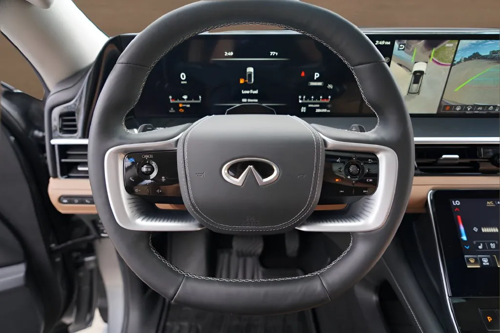 Infiniti QX80 photo 12