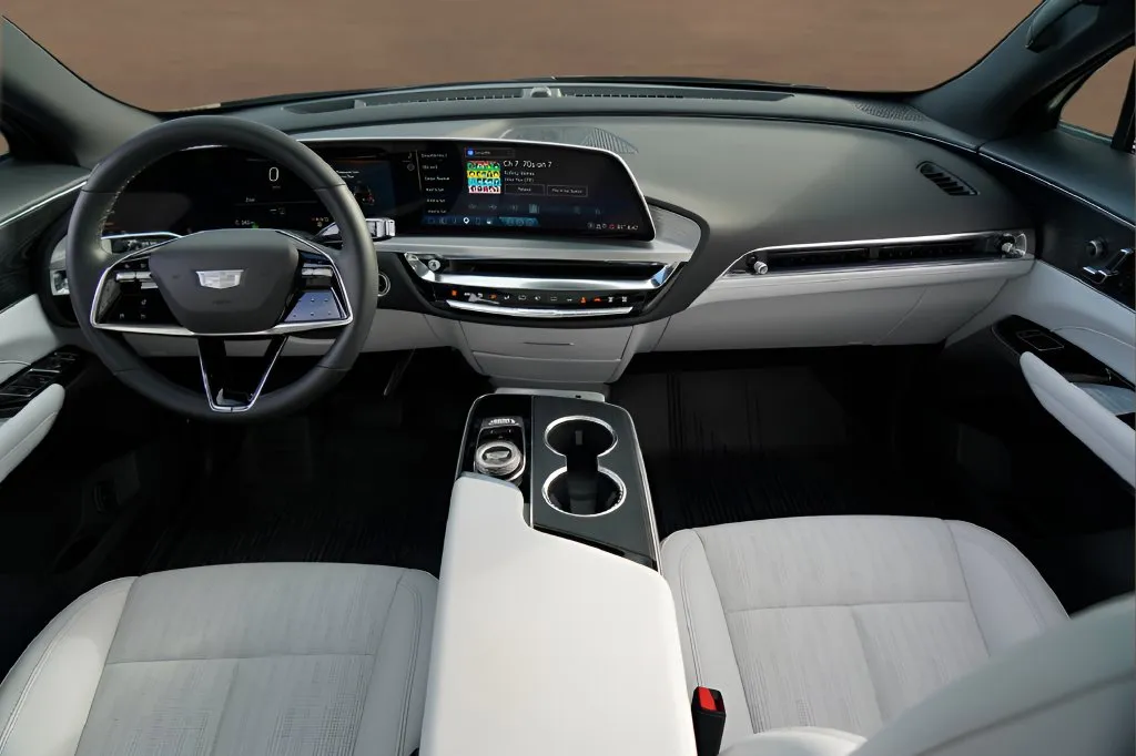 Cadillac Lyriq photo 27