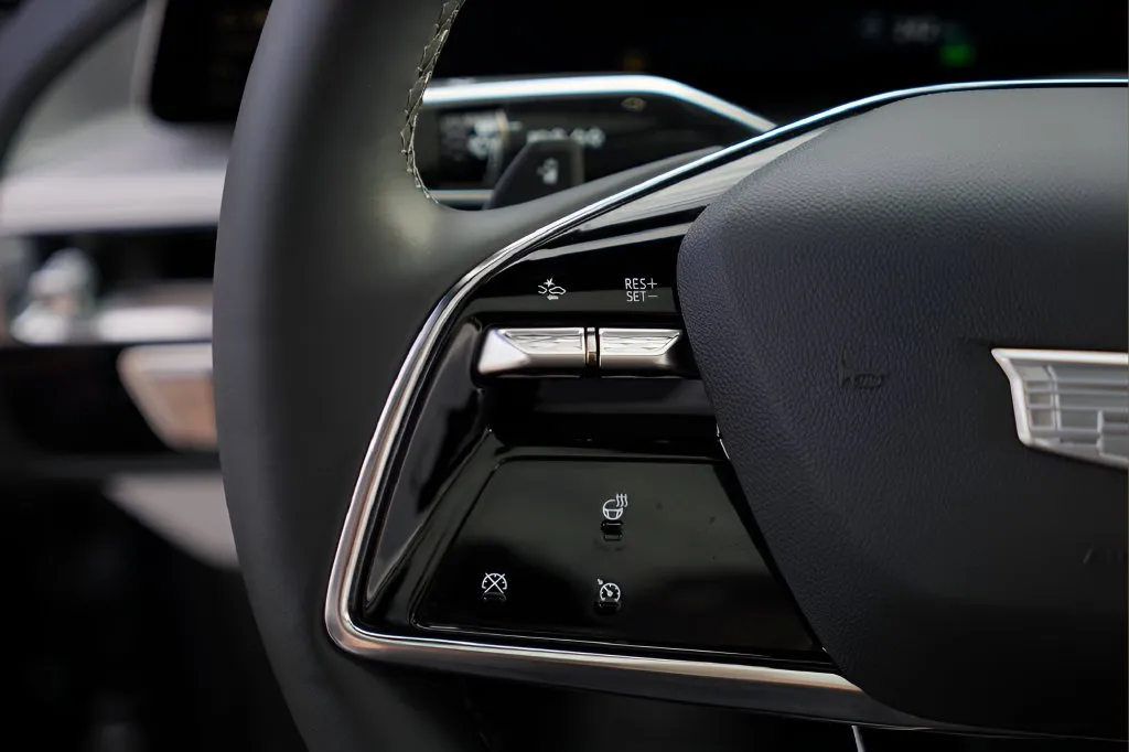 Cadillac Lyriq photo 13