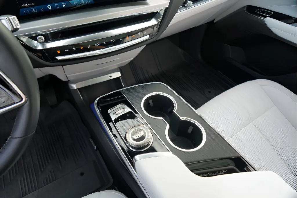 Cadillac Lyriq photo 18