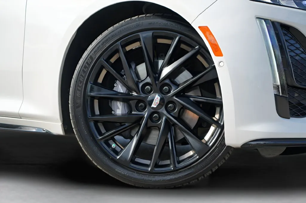Cadillac CT5 photo 4