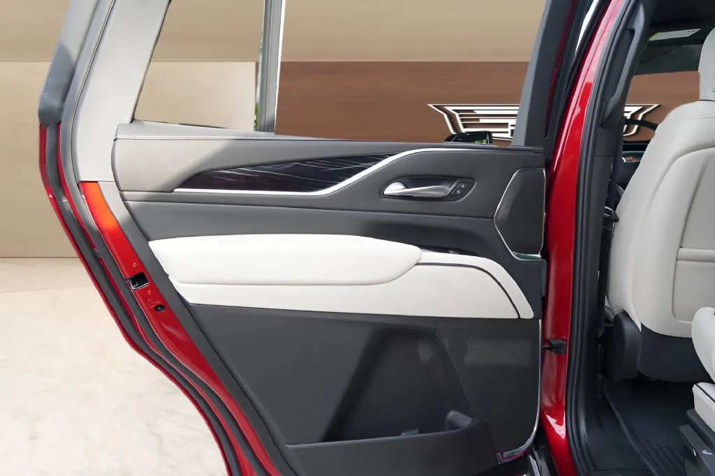 Cadillac Escalade photo 2