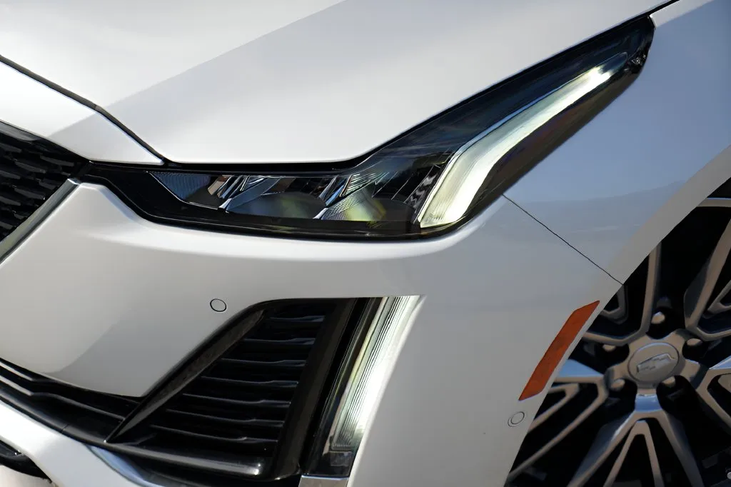 Cadillac CT5 photo 3