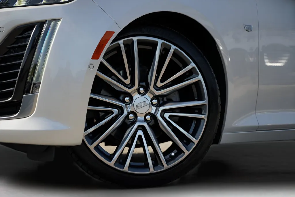 Cadillac CT5 photo 4