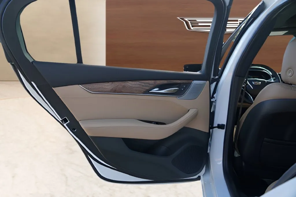 Cadillac CT5 photo 28