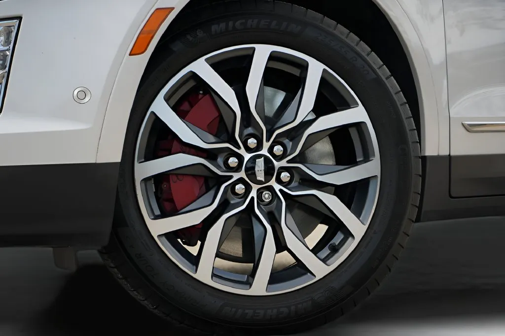 Cadillac XT5 photo 4