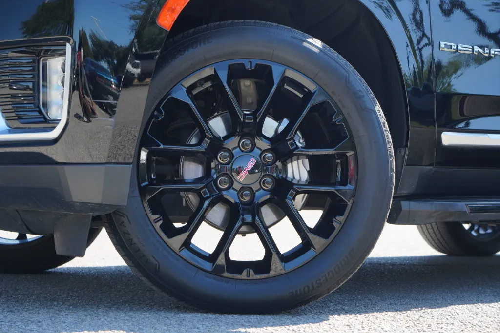 GMC Yukon photo 4