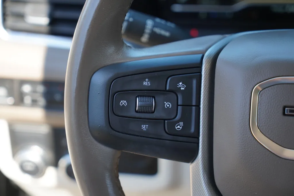 GMC Yukon photo 12