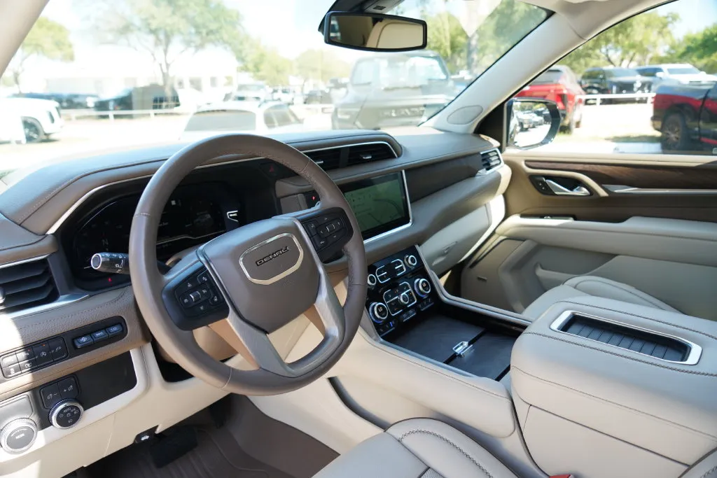 GMC Yukon photo 8
