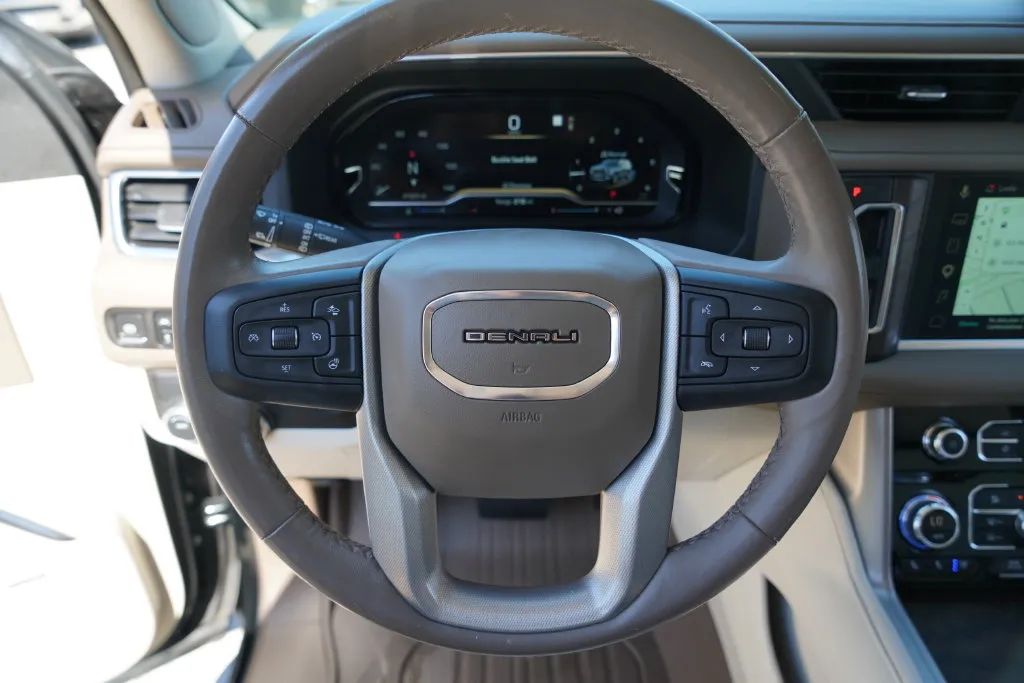 GMC Yukon photo 11