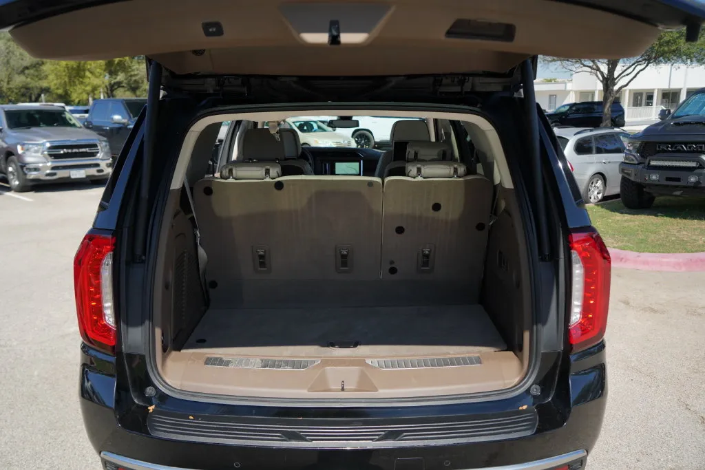 GMC Yukon photo 2