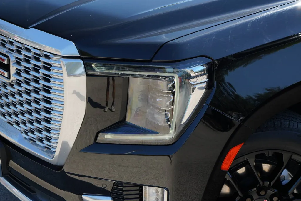 GMC Yukon photo 3