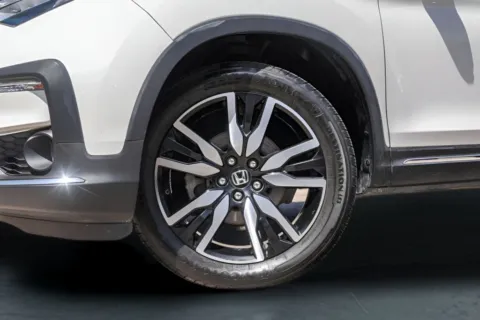 More photos of 2019 Honda Pilot Elite at Covert Buick GMC, TX