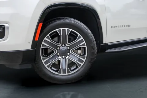 More photos of 2022 Jeep Wagoneer Series III at Covert Buick GMC, TX