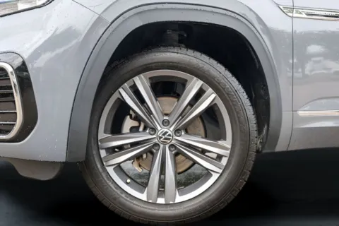 More photos of 2021 Volkswagen Atlas Cross Sport 3.6L V6 SE w/Technology R-Line at Covert Buick GMC, TX