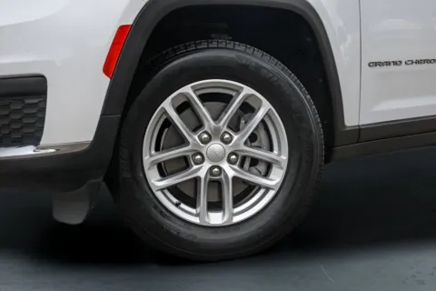 More photos of 2022 Jeep Grand Cherokee L Laredo at Covert Buick GMC, TX