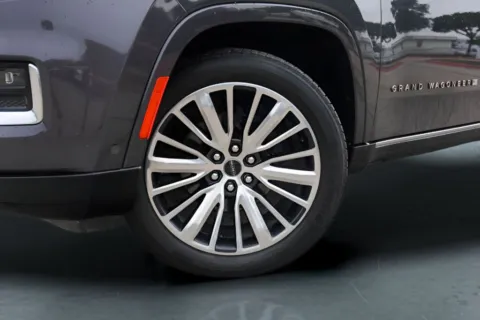 More photos of 2022 Jeep Grand Wagoneer Series III at Covert Buick GMC, TX