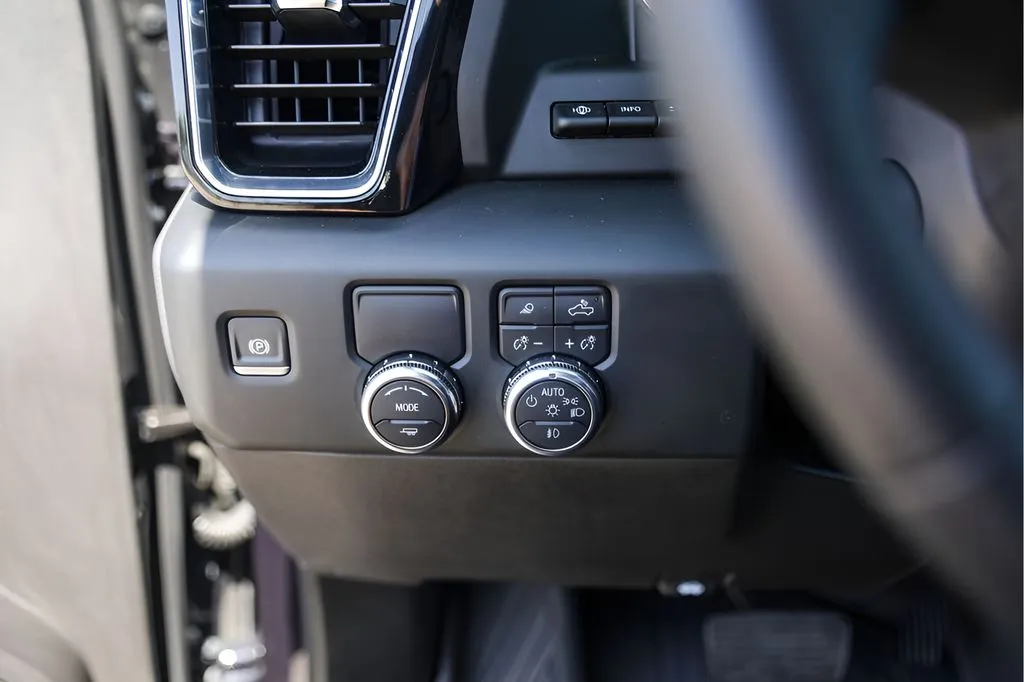 GMC Sierra photo 18
